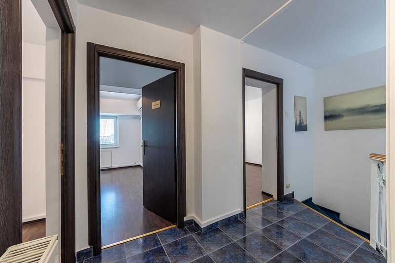 Unirii, 5 camere, pretabil birouri, locuinta