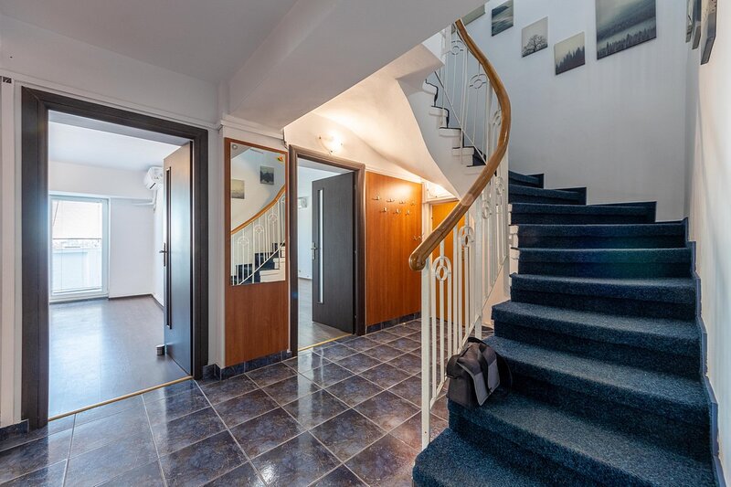 Unirii, 5 camere, pretabil birouri, locuinta